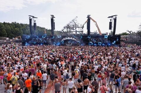 Besucher auf dem Tomorrowland-Musikfestival in Belgien