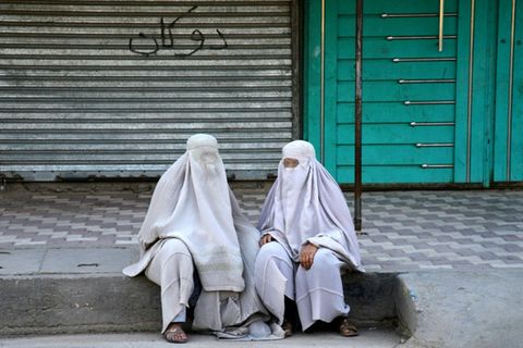 Mit Burka verhüllte afghanische Frauen