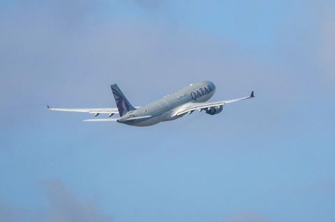 Ein Flugzeug startet: Am Freitag wurden 81 Menschen aus Deutschland in das von den Taliban regierte Afghanistan abgeschoben
