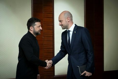 Jean-Noël Barrot (rechts) und Wolodymyr Selenskyj