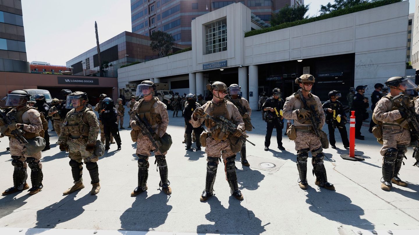 Soldiers in Los Angeles: Pentagon pulls 700 marine fans from Los Angeles