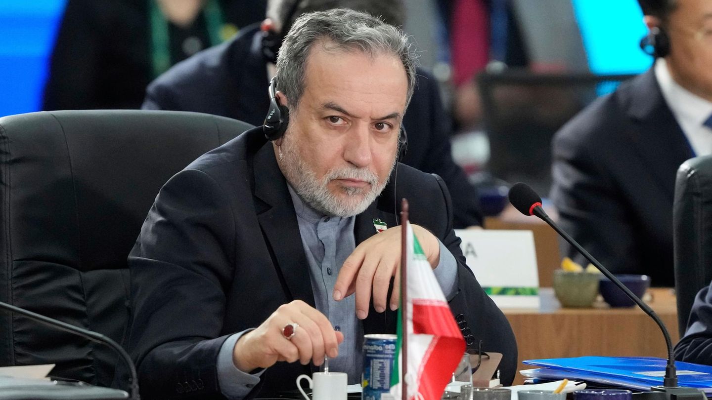 Iran’s Foreign Minister: “Can’t give up uranium enrichment”