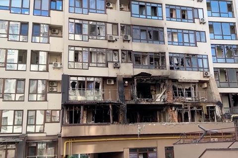zerstörte Wohnhäuser in der Ukraine