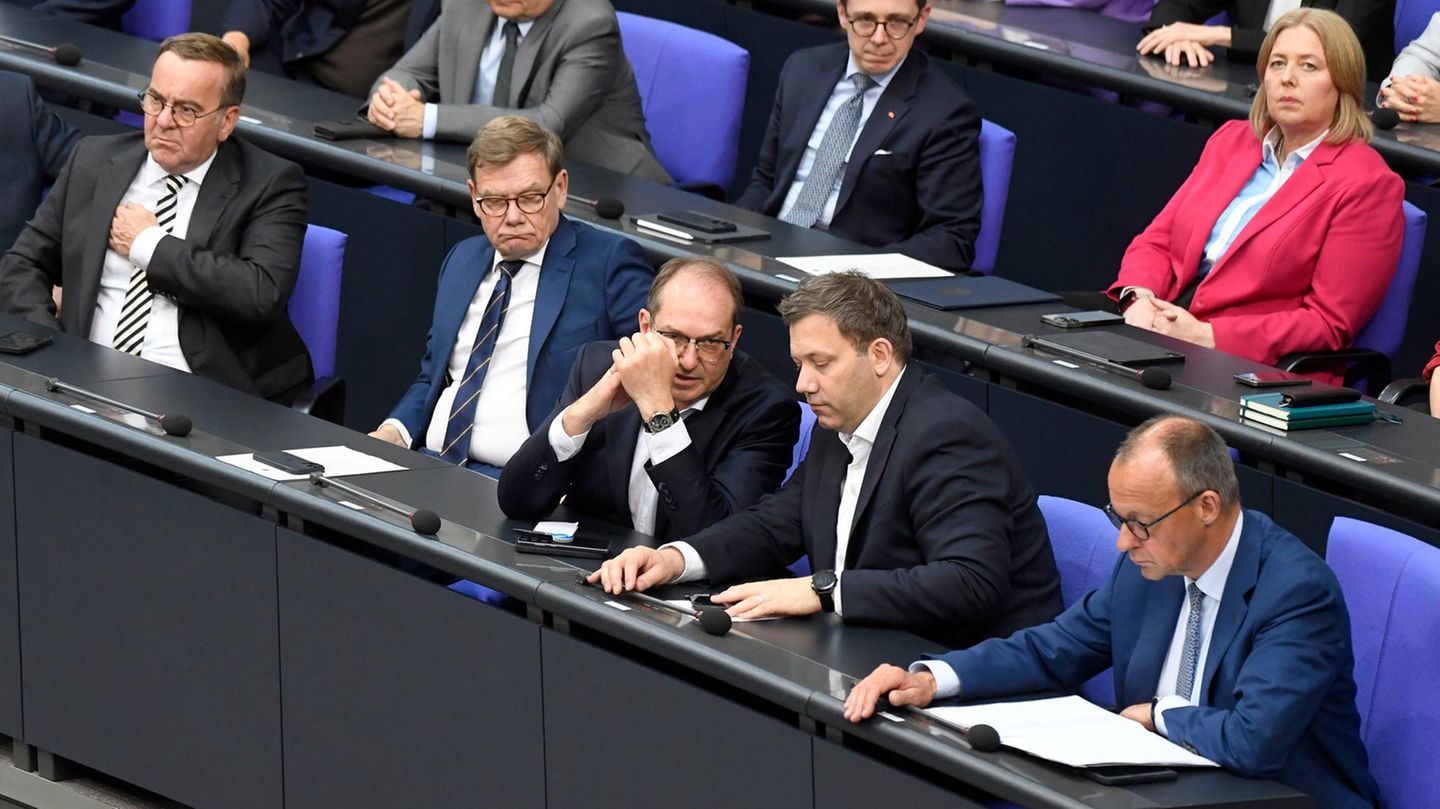 Forsa survey: Almost all ministers get bad grades