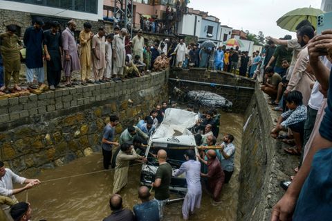Aufräumarbeiten in Islamabad