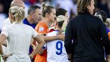 Frauen-EM: Die Fußballerinnen Vivianne Miedema (Niederlande) und Beth Mead (England)