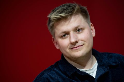Portrait von Internetberühmtheit und Satiriker El Hotzo