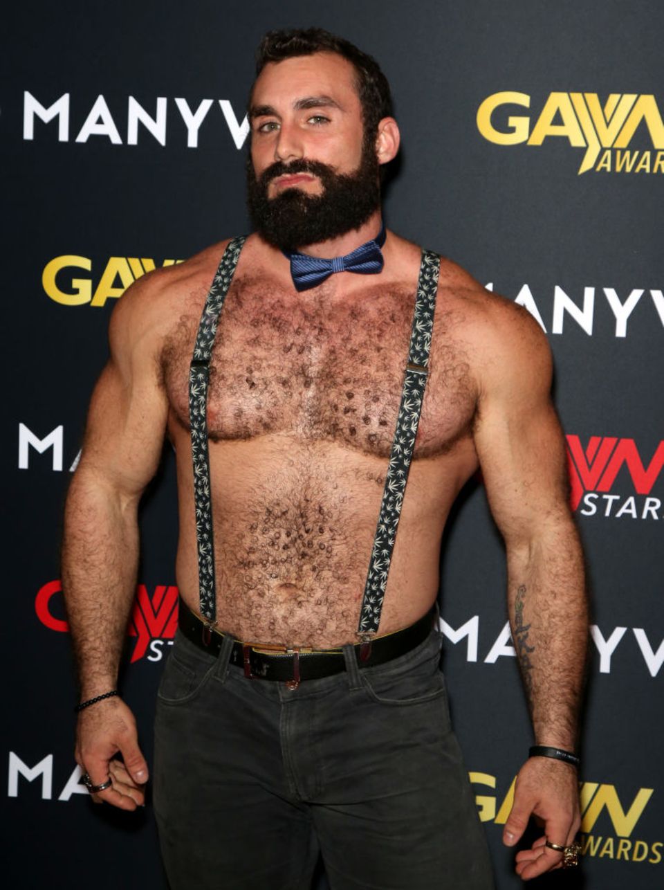 Pornostars sind die Vorbilder bei der Köper- und Intimrasur. Jason Wheeler stellt mit seinem krausen Körperhaar jeden Trockenrasierer vor technische Herausforderungen 