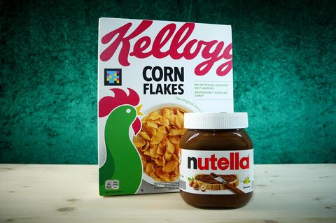 Nutella und Kelloggs stehen auf einem Tisch
