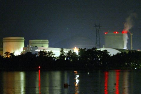 Das Atomkraftwerk von Mihama im August 2004