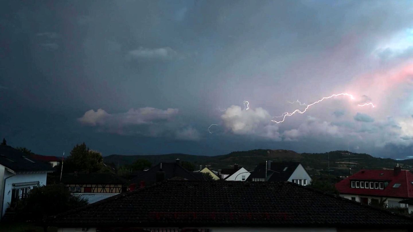 DWD izdal opozorila pred nevihtami in močnim dežjem v Nemčiji