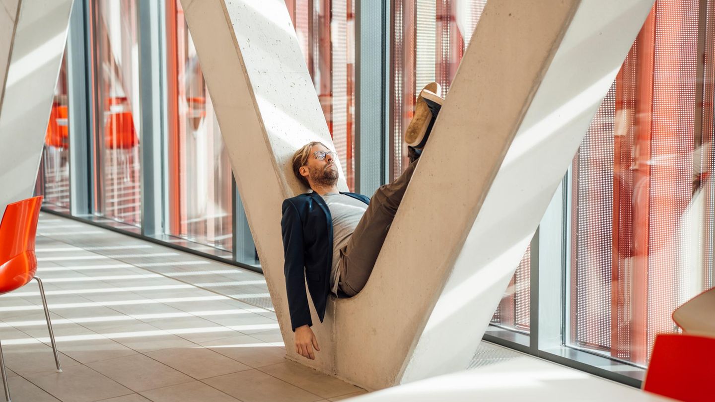 Neue Studie: Ein Nickerchen zwischendurch kann fürs Gehirn Wunder wirken Ein Nickerchen zwischendurch kann fürs Gehirn Wunder wirken