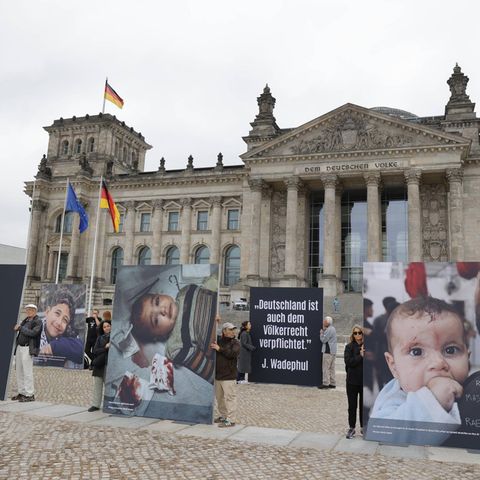 Demonstration before the Bundestag, Avaaz: For the children Gazas