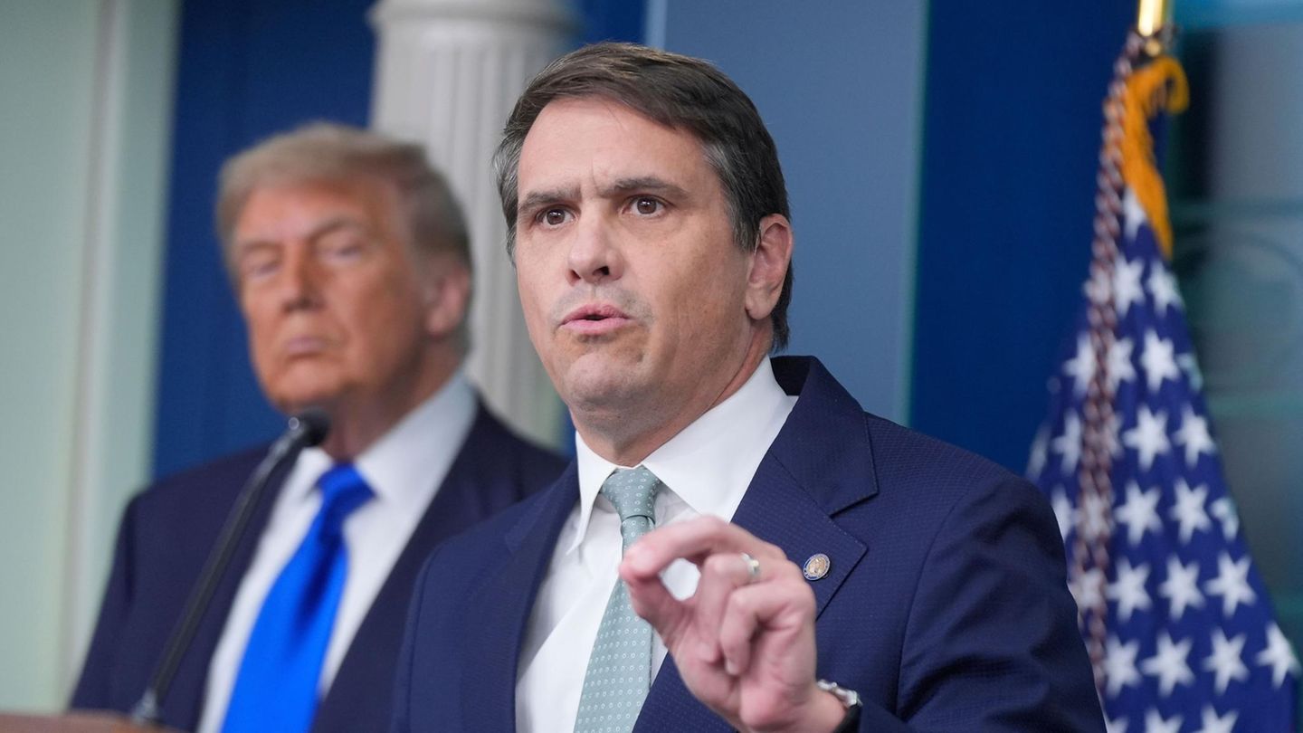 Pam Bondi announces meetings with Epstein confidant Ghislaine Maxwell