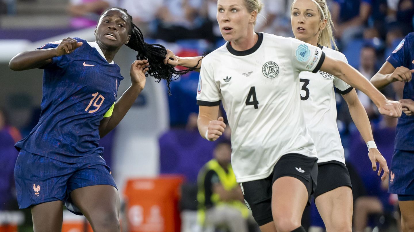 Für dieses Foulspiel bei der Frauen-EM wird Kathrin Hendrich (hinten rechts) gesperrt – allerdings nur für ein Spiel