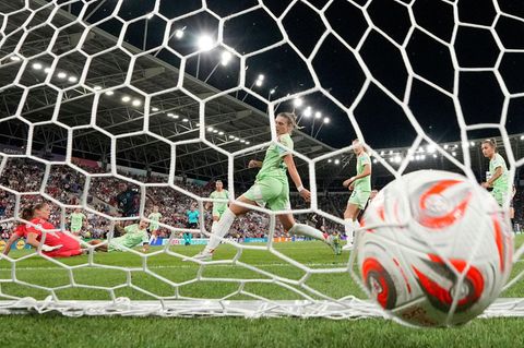 Englands Agyemang, die das Tor zum 1:1 im Halbfinale der Frauen-EM erzielt