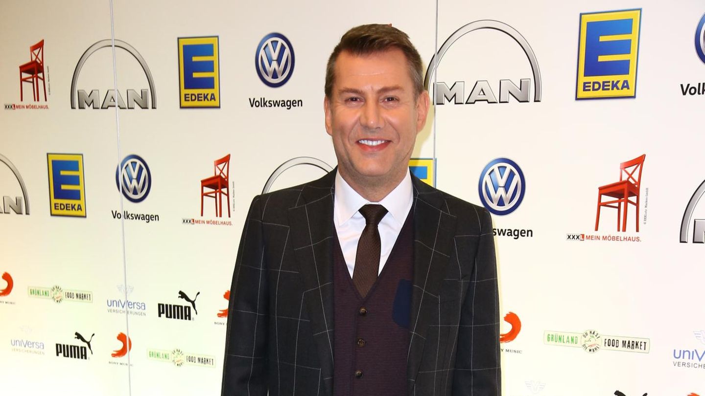 Jens Riewa iz Tagesschau se je v studiu skoraj zadušil s pajkom