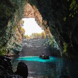 Die Melissani-Höhle, eine Tropfsteinhöhle