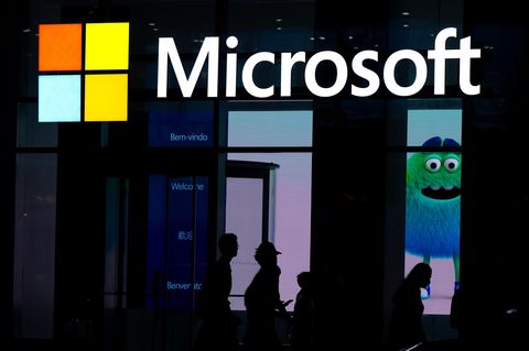 Eine Filiale von Microsoft in New York bei Nacht