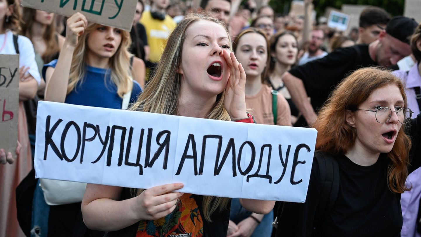 Ukraine: Selenskyj Kappt makes the anti -corruption authorities – and reaps protests