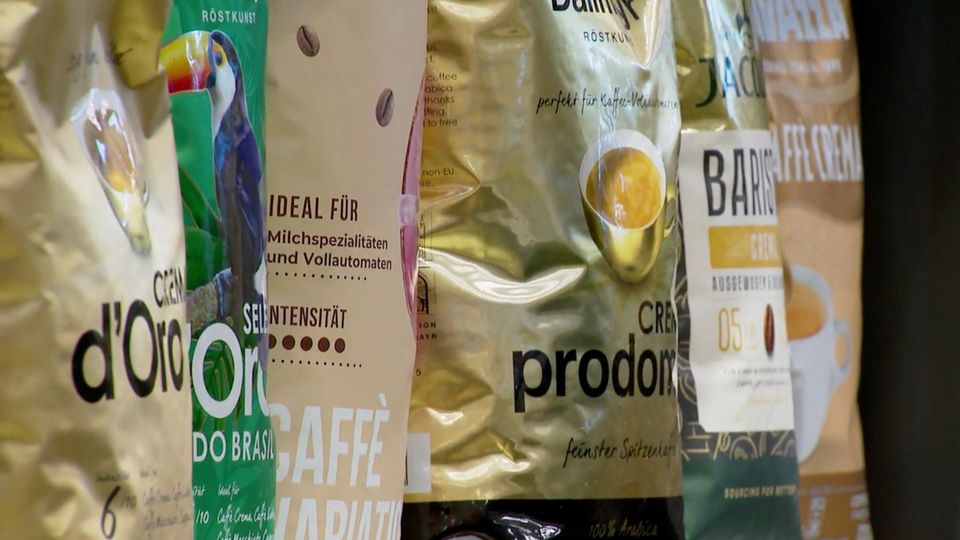 Kaffee aus dem Supermarkt wird weggeschlossen Sehen Sie im Video: Kaffee-Klau in Supermärkten nimmt deutlich zu.