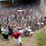 Loveparade in Duisburg 2010: Besucher durchbrechen Zäune
