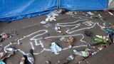 Loveparade Duisburg 2010: Umrisse zweier Opfer auf dem Boden