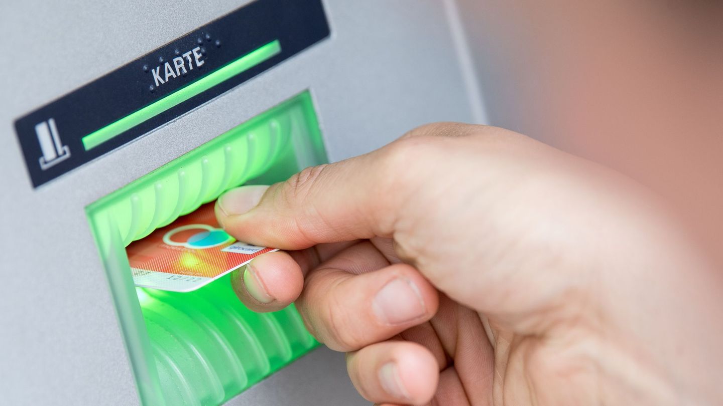 Cash supply: Number of ATMs in Germany falls below 50,000