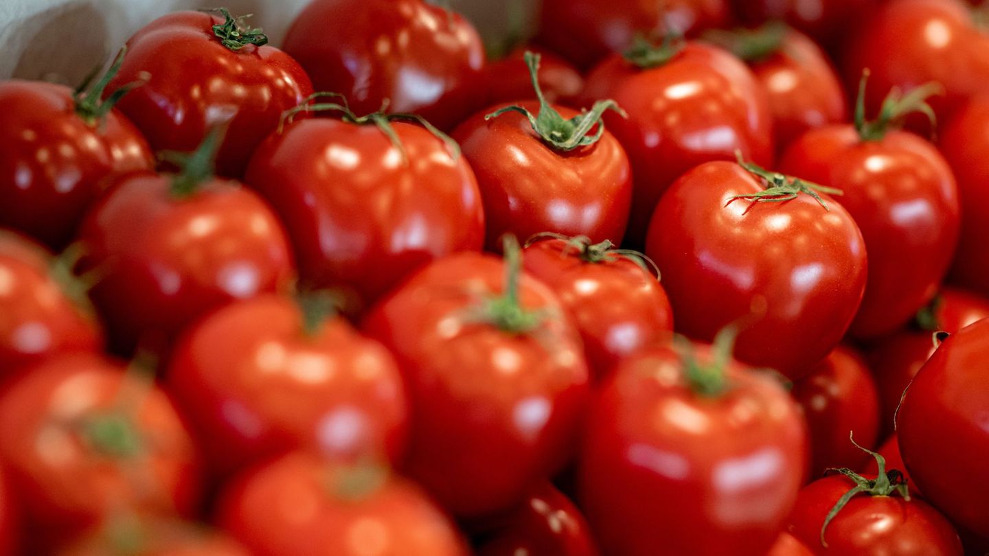 Nutrition: Consumption of tomatoes decreased significantly