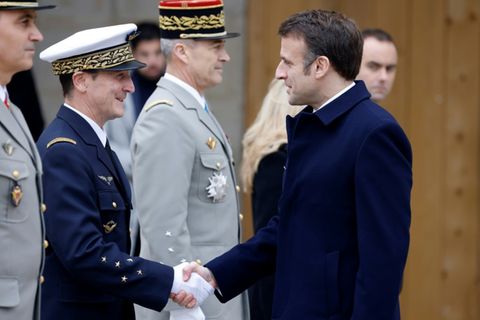 Fabien Mandon (links) und Emmanuel Macron
