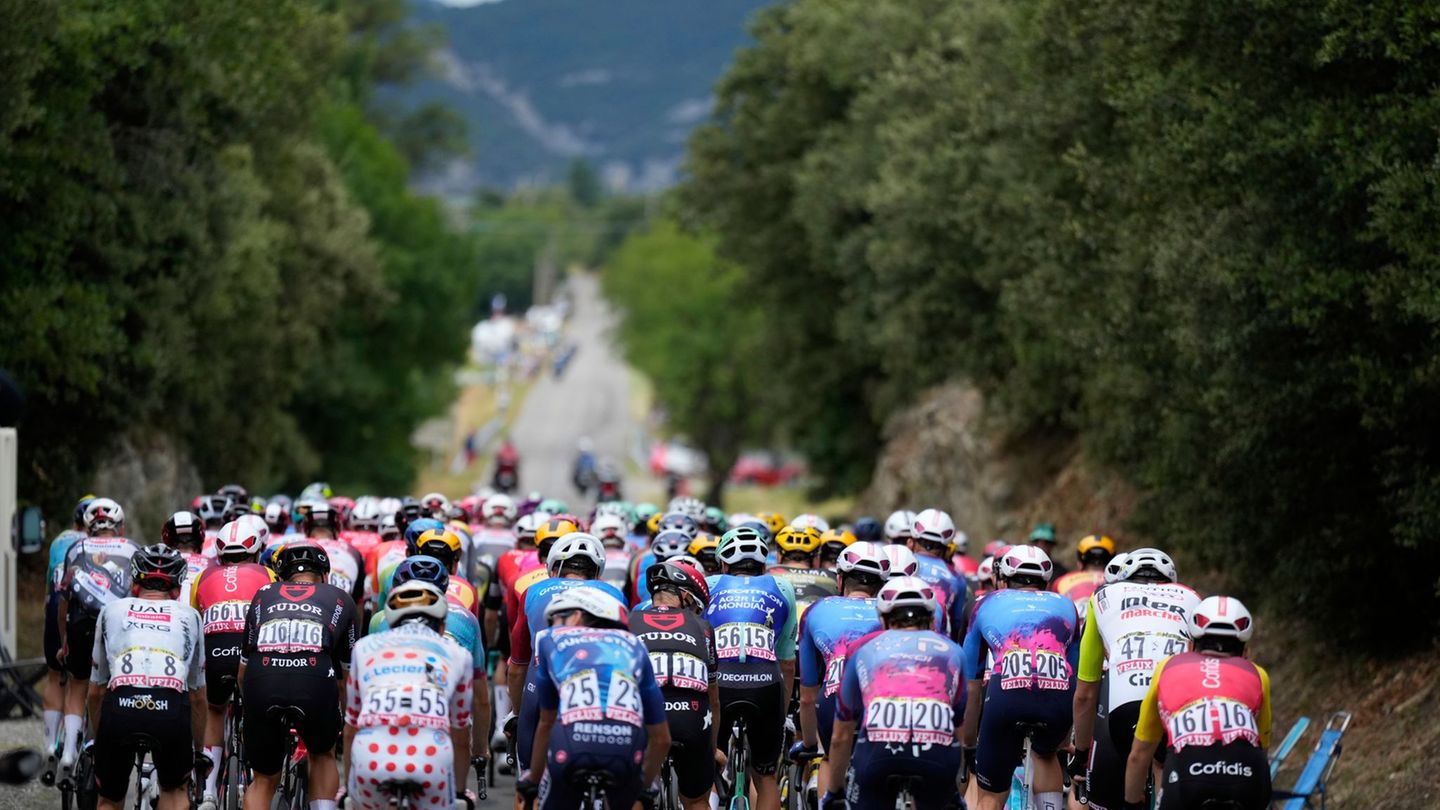 Tour de France: 17th tour stage: Milan wins sprint