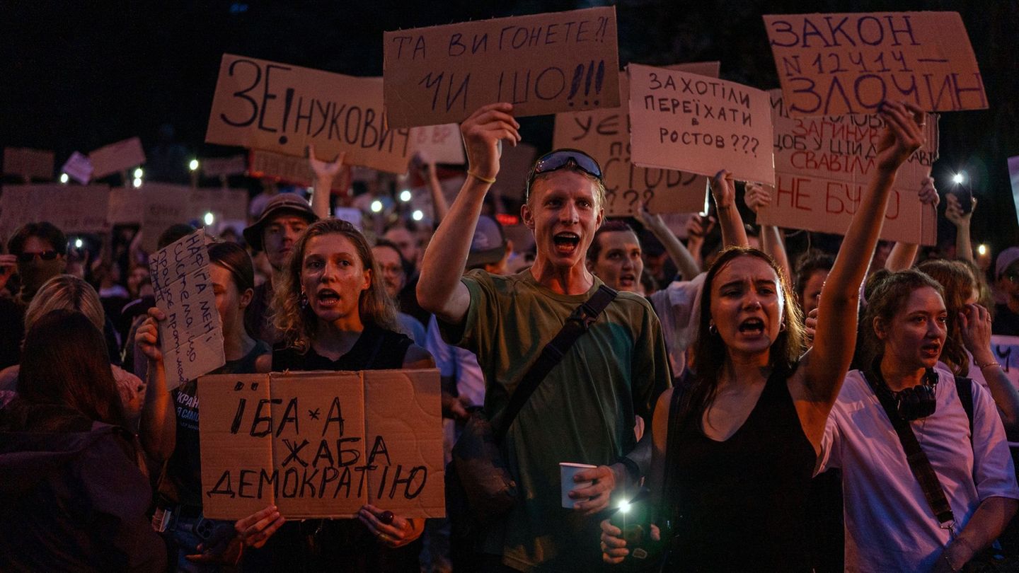 Agency fight in Ukraine: Selenskyj announces new law for anti -corruption organs