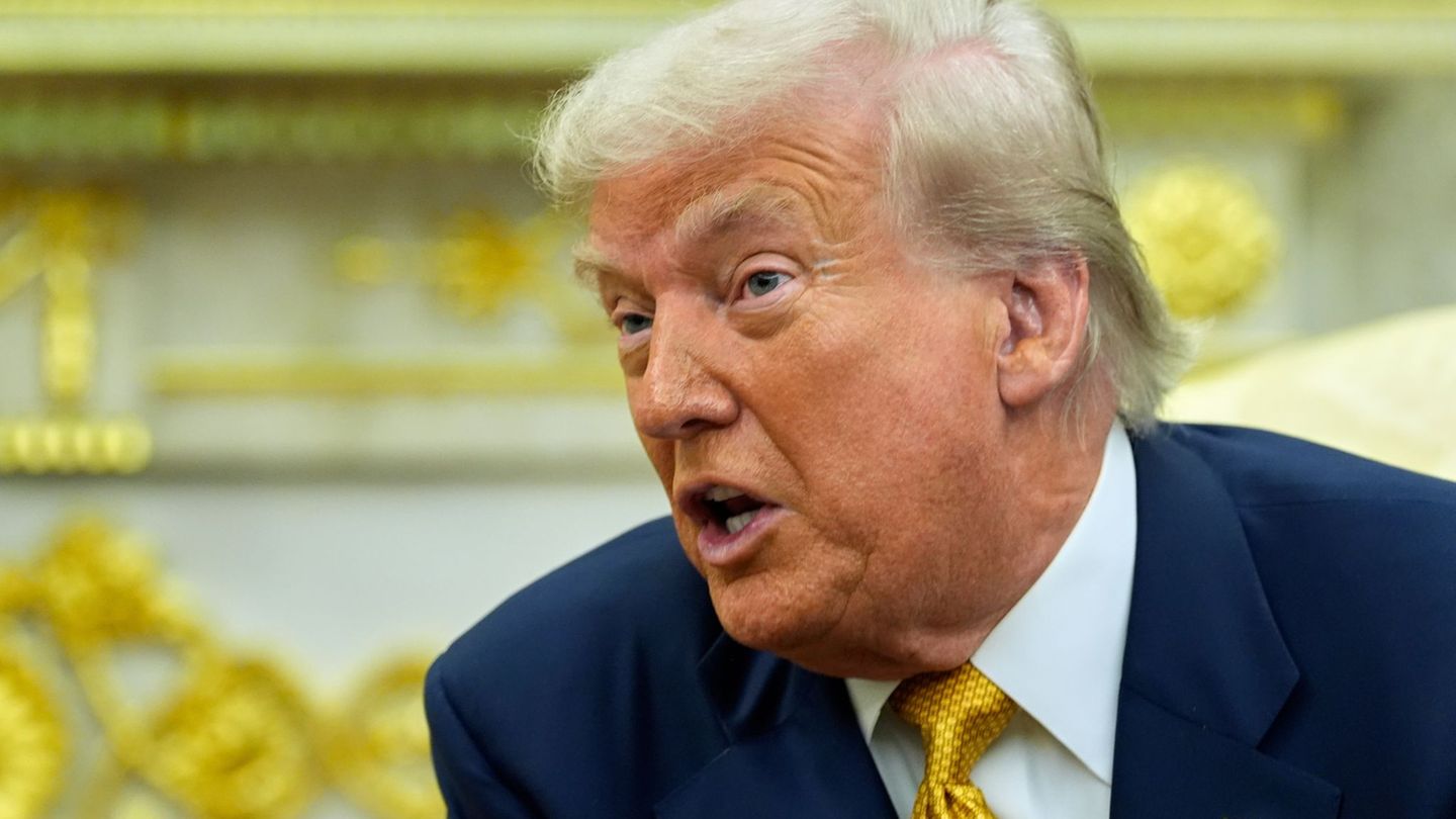 Trump against Obama: White House fuels allegations against Obama