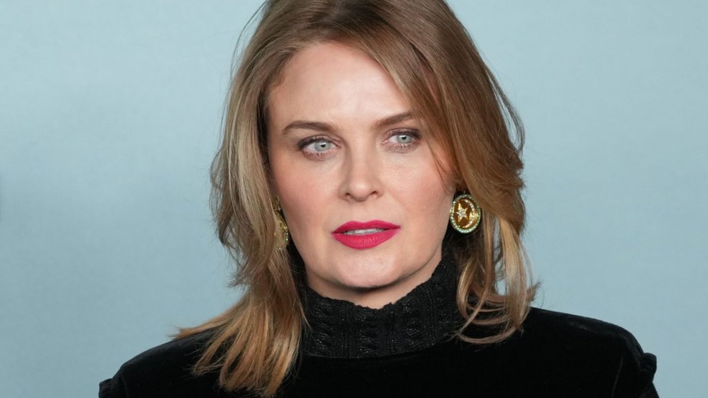 Emily Deschanel reveals sexual harassment on the set