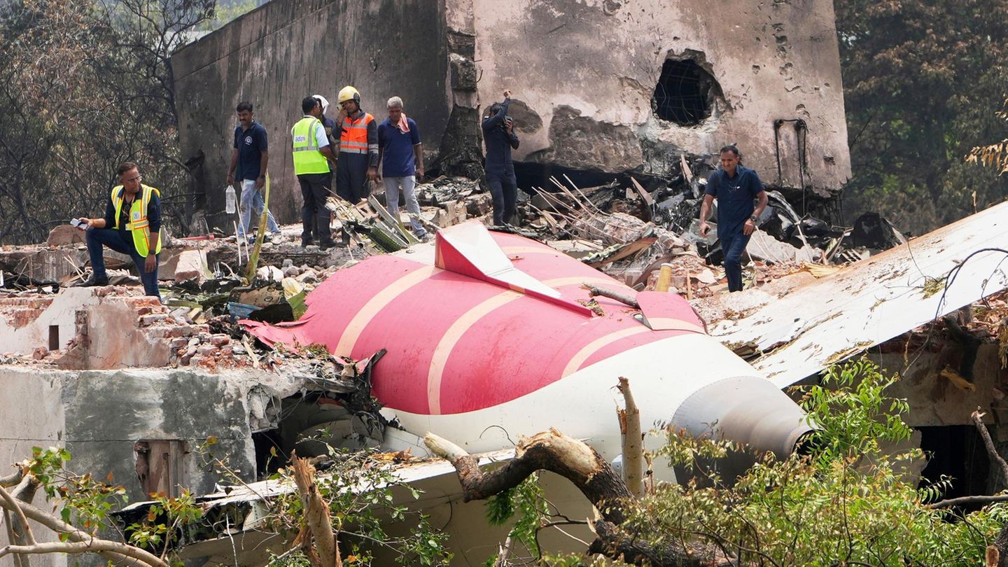 Hava-Hindistan Crash: Akrabalar yanlış vücut parçaları alır