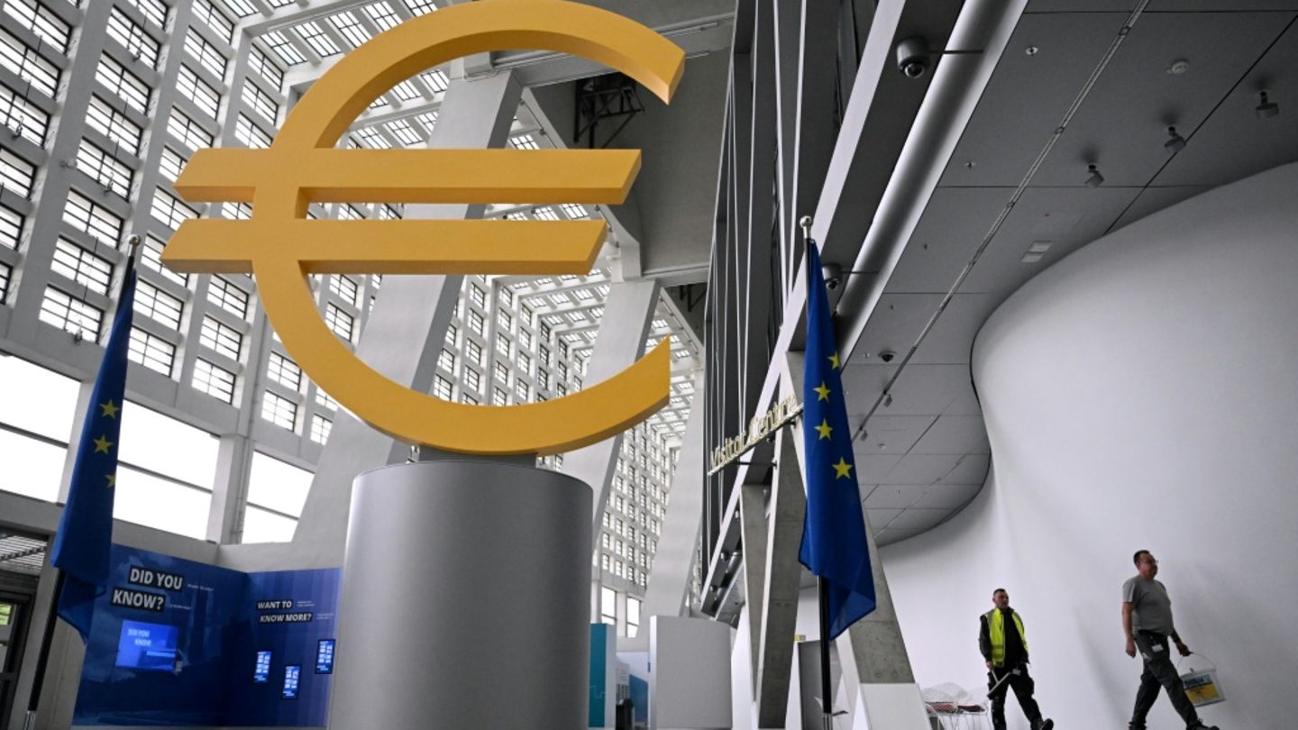 Euro-Zeichen im Besucherzentrum der EZB