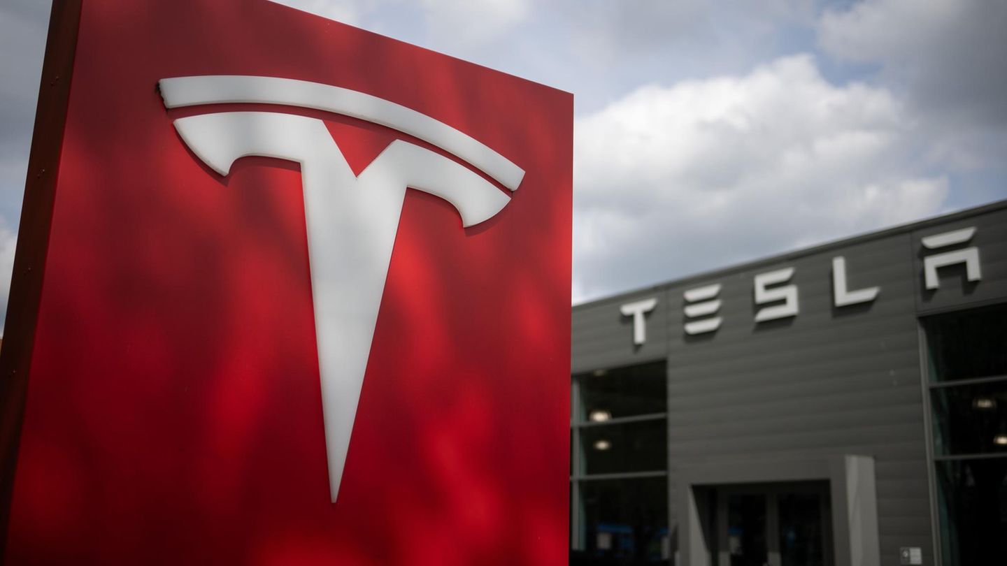 Tesla with a decline in profits-Musk promises robotaxi offensive