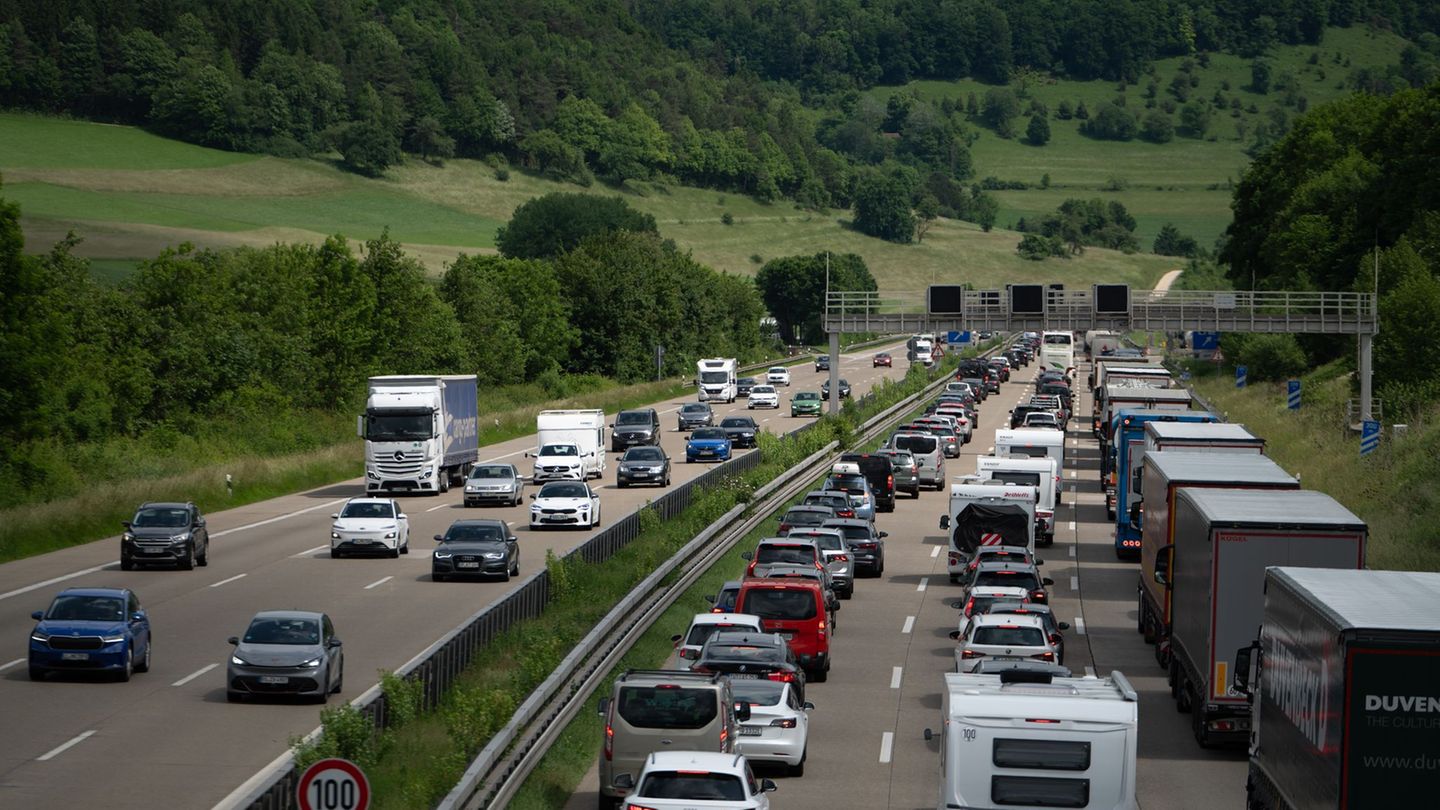 Verkehr-Sommerferien-Auf-diesen-Strecken-droht-am-Wochenende-Stau
