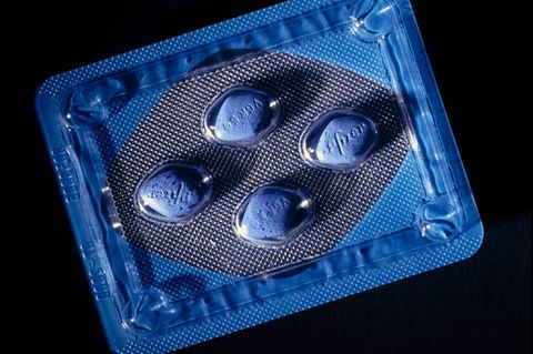 Ein Blister mit vier Viagra-Tabletten