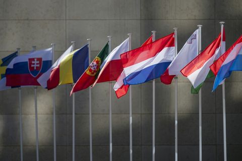 Flaggen der EU-Staaten in Luxemburg