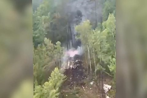 Das Wrack der abgestürzten AN-24 aus der Luft aufgenommen.