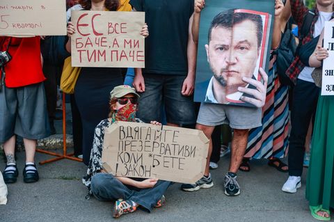 Demo gegen Wolodymyr Selenskyj in der Ukraine