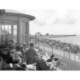 Blick von der Terrasse auf den Strand