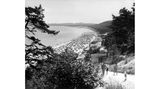 Blick runter auf den Strand und das Meer