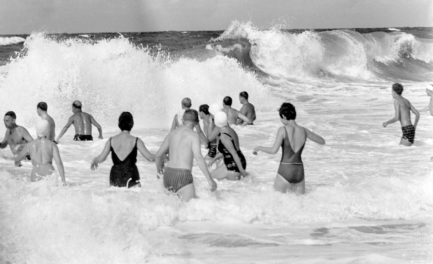 Menschen in den Wellen der Nordsee