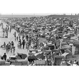 Volle Strandkörbe am Badestrand mit vielen Urlaubern