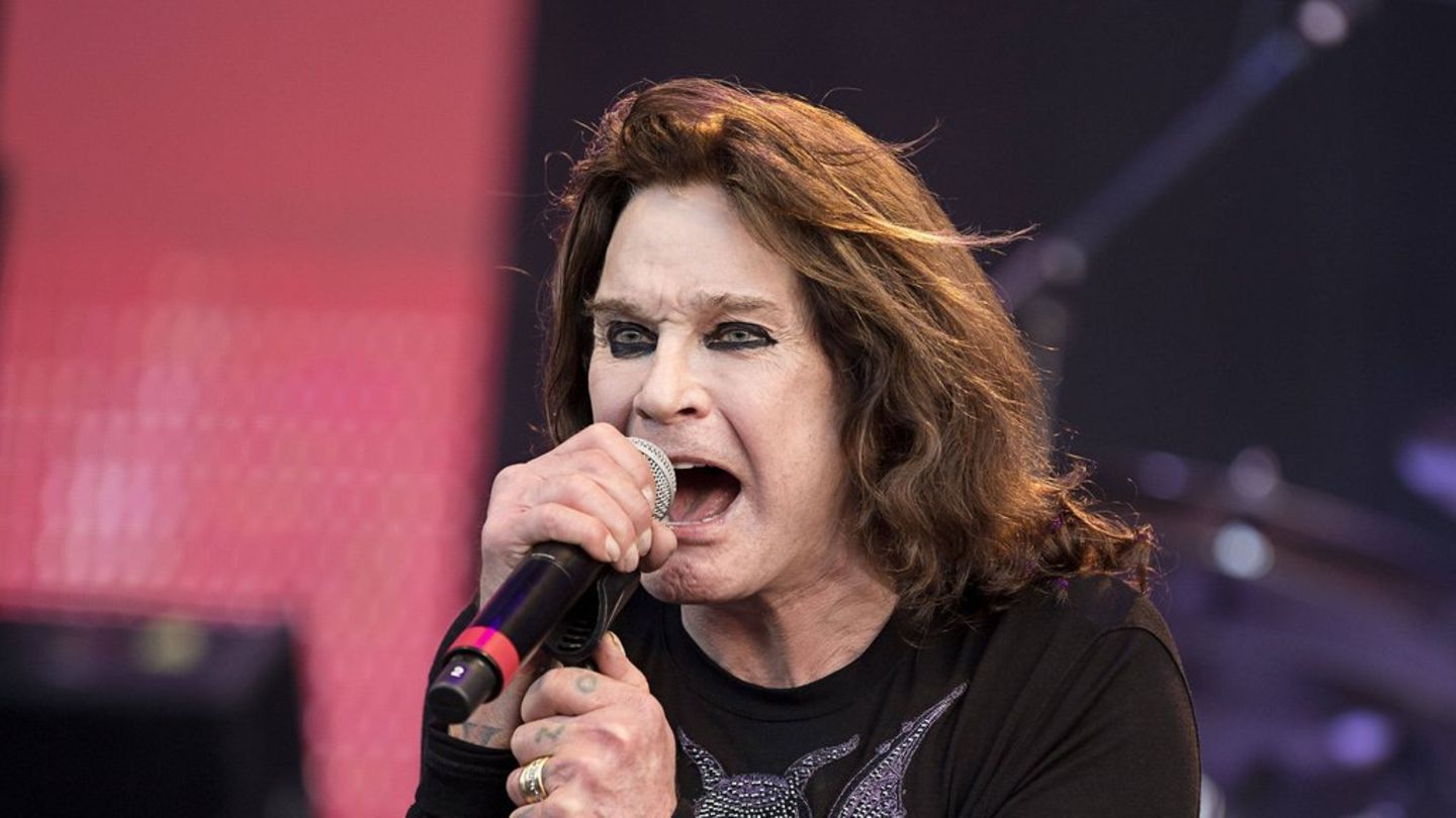Ozzy Osbourne: Is there a large funeral service in Birmingham?