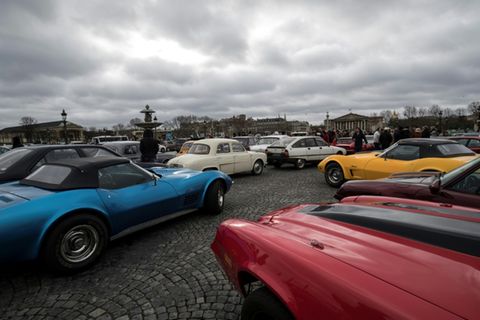 Oldtimer bei einer Rallye in Paris