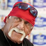 Der legendäre US-Profi-Wrestler starb am 24. Juli im Kreise seiner Familie in seinem Haus in Clearwater im US-Bundesstaat Florida. Hogan, mit bürgerlichem Namen Terrence "Terry" Gene Bollea, war in den 1980er-Jahren zum Aushängeschild der "World Wrestling Federation" (WWF), die heute als WWE bekannt ist, geworden. Sein Markenzeichen: der markante Schnauzer, Bandana auf dem Kopf und Sonnenbrille vor den Augen. Er wurde 71 Jahre alt