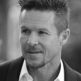 Der österreichische Extremsportler starb am 17. Juli bei einem Gleitschirmabsturz in Italien. Berühmt wurde Baumgartner durch eine Reihe Aufsehen erregender Stunts. Sein bekanntester war ein sogenannter "Base Jump" aus der Stratosphäre. Mit knapp 39 Kilometern Höhe war es der bis dato höchste Fall eines Menschen und brachte ihn ins Guinessbuch der Rekorde. Baumgartner wurde 56 Jahre alt.